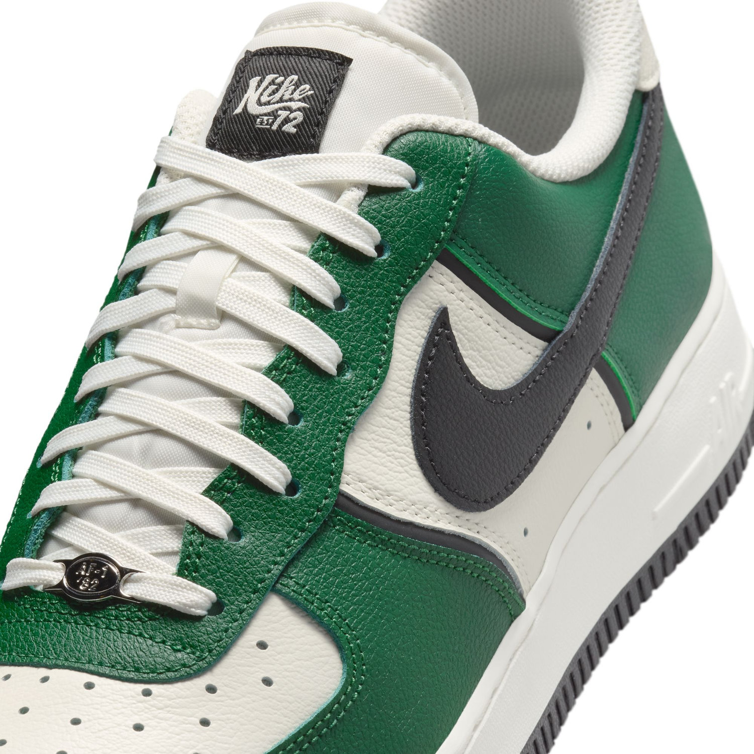 AIR FORCE 1 ''07 LV8 SPORT image number null