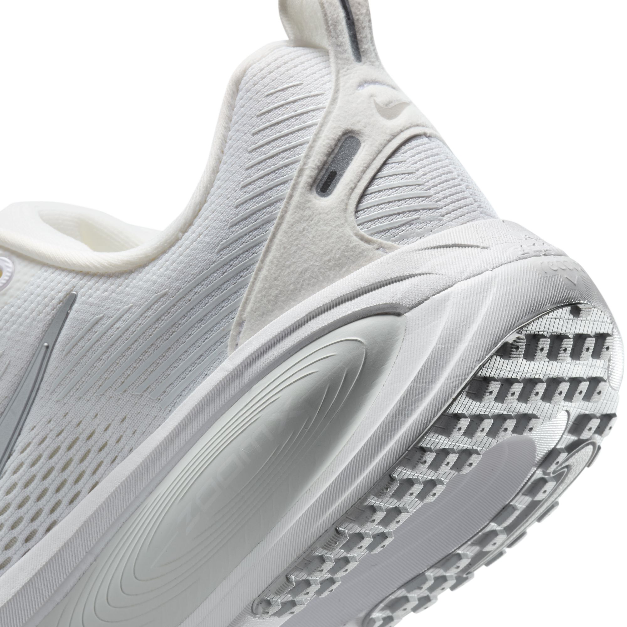 Nike Vomero 18 image number null