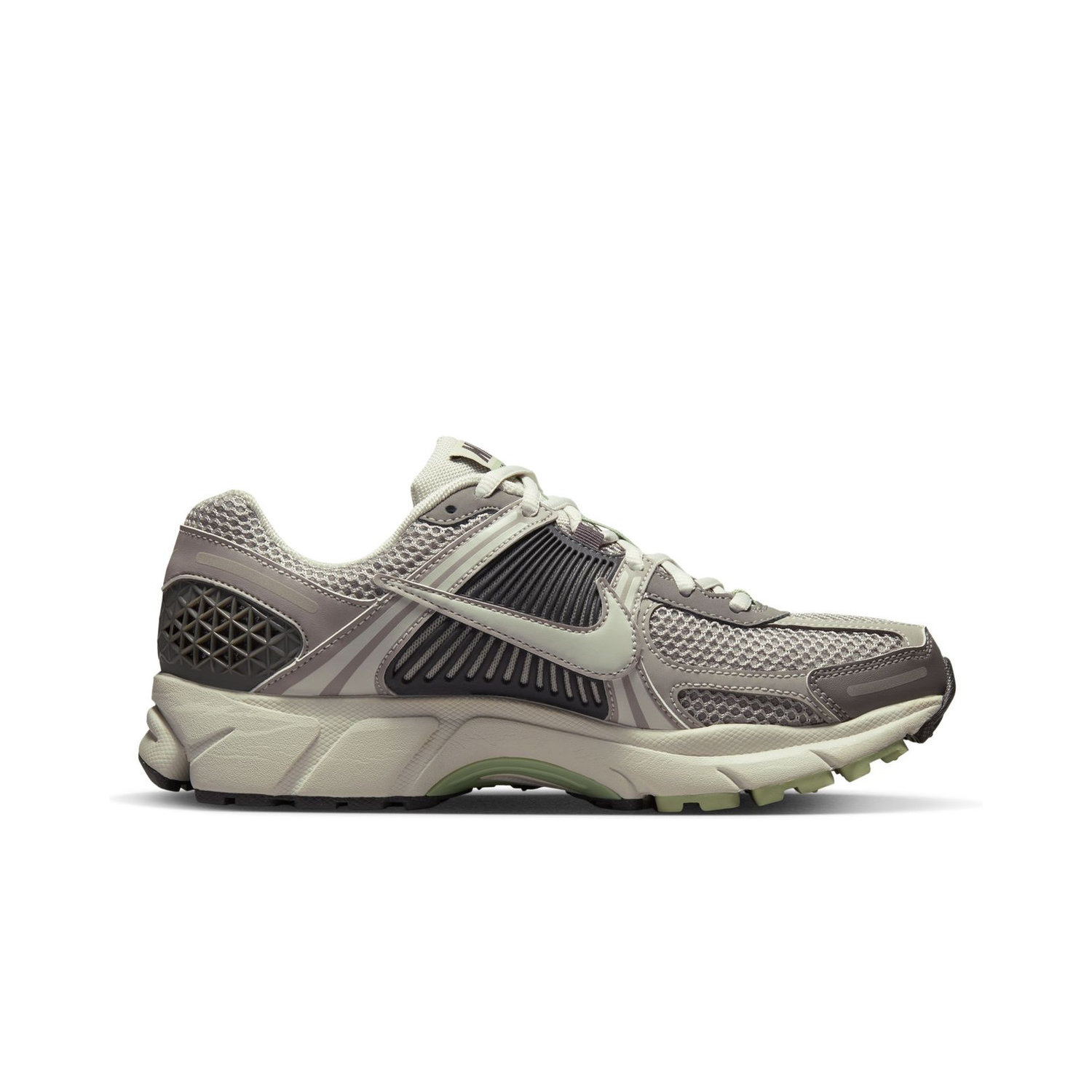 NIKE ZOOM VOMERO 5 image number null