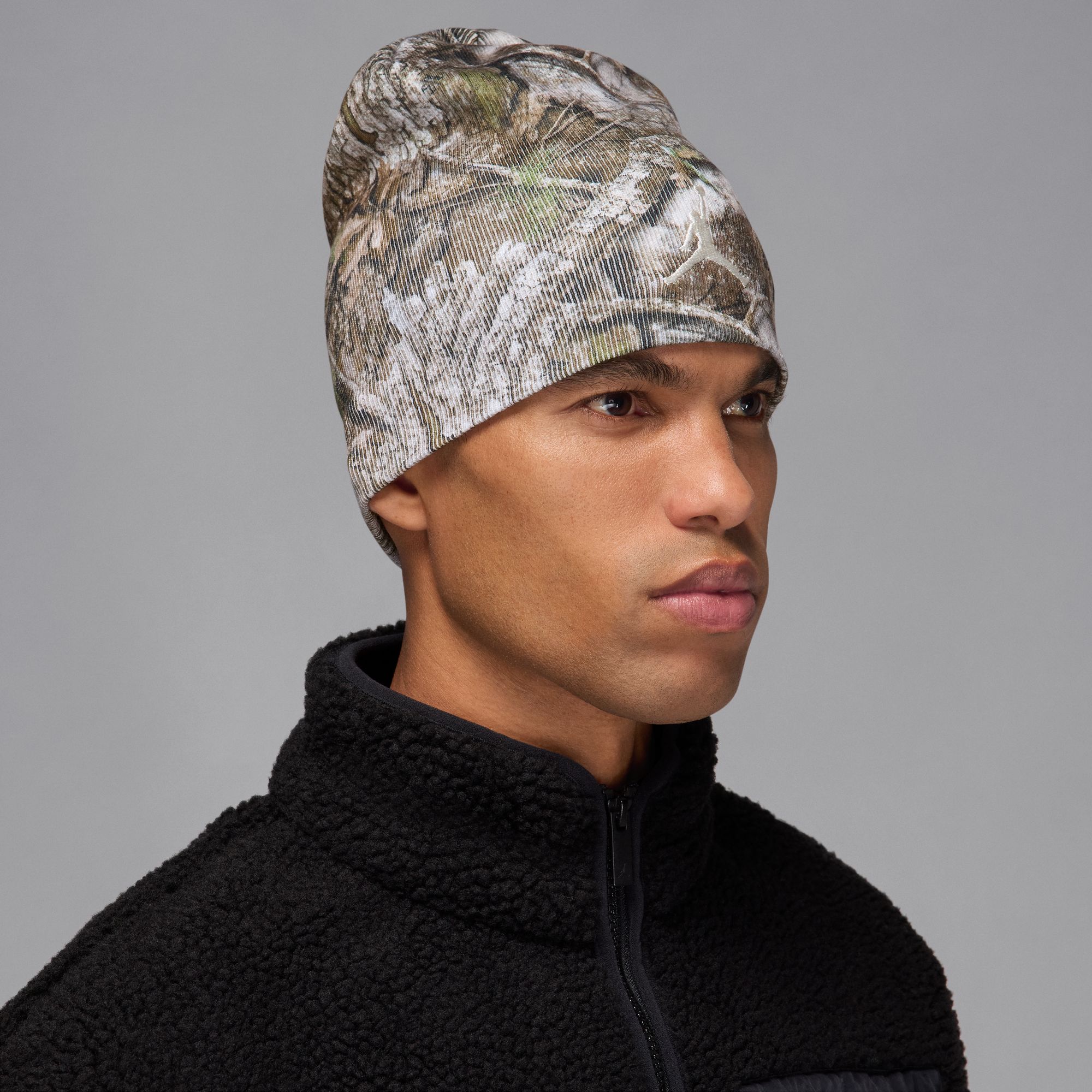 U J PEAK BEANIE BRK RLT GFX image number null