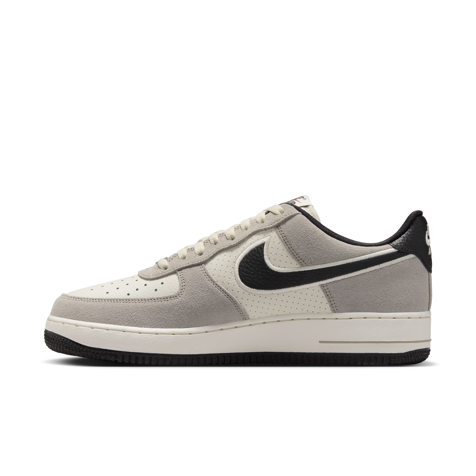 Nike Air Force 1 '07 LV8