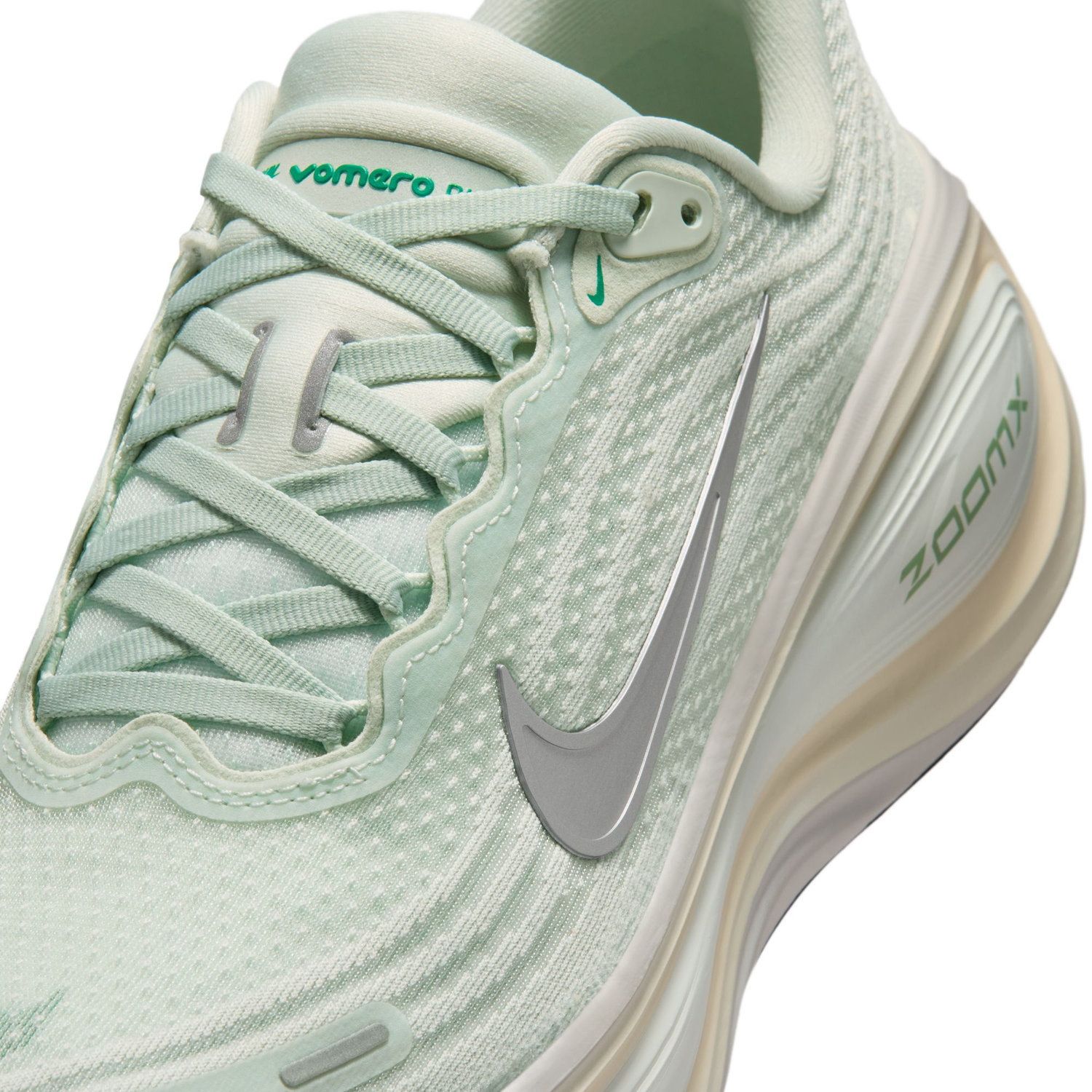 Nike Vomero Plus image number null