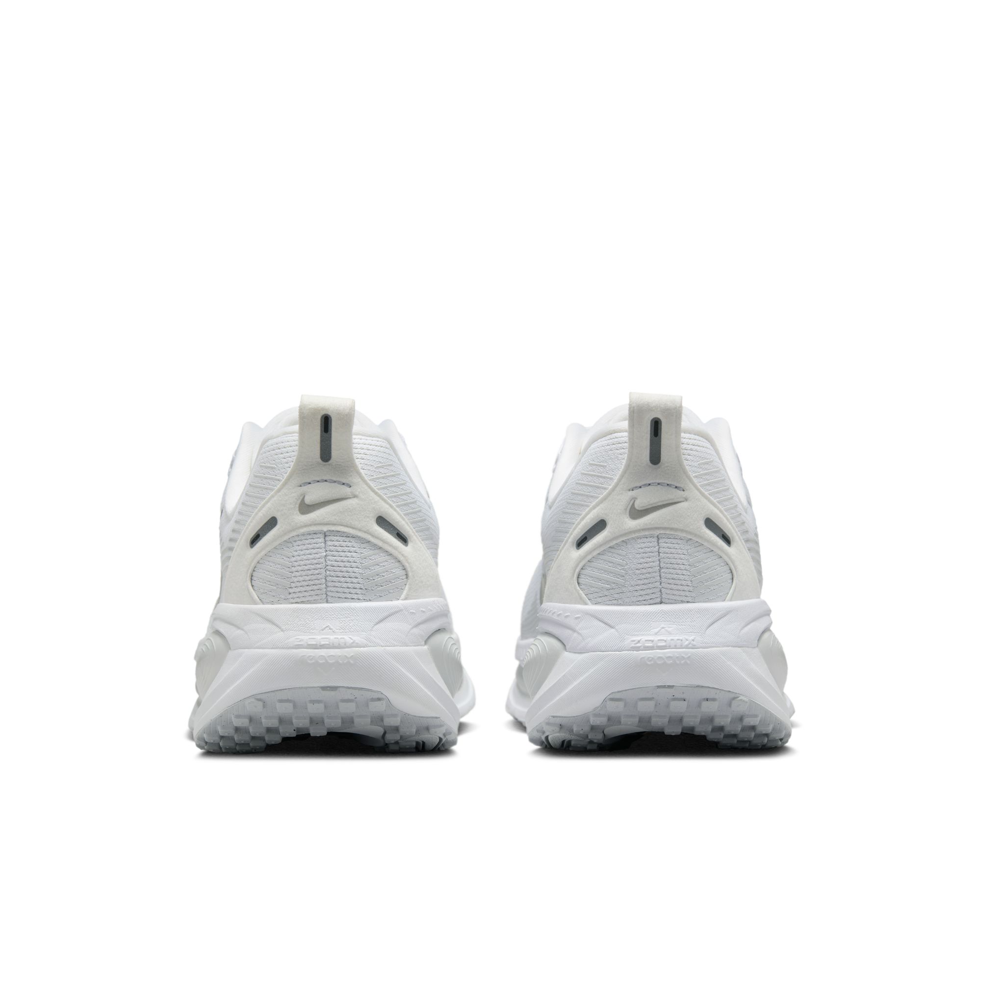 Nike Vomero 18 image number null