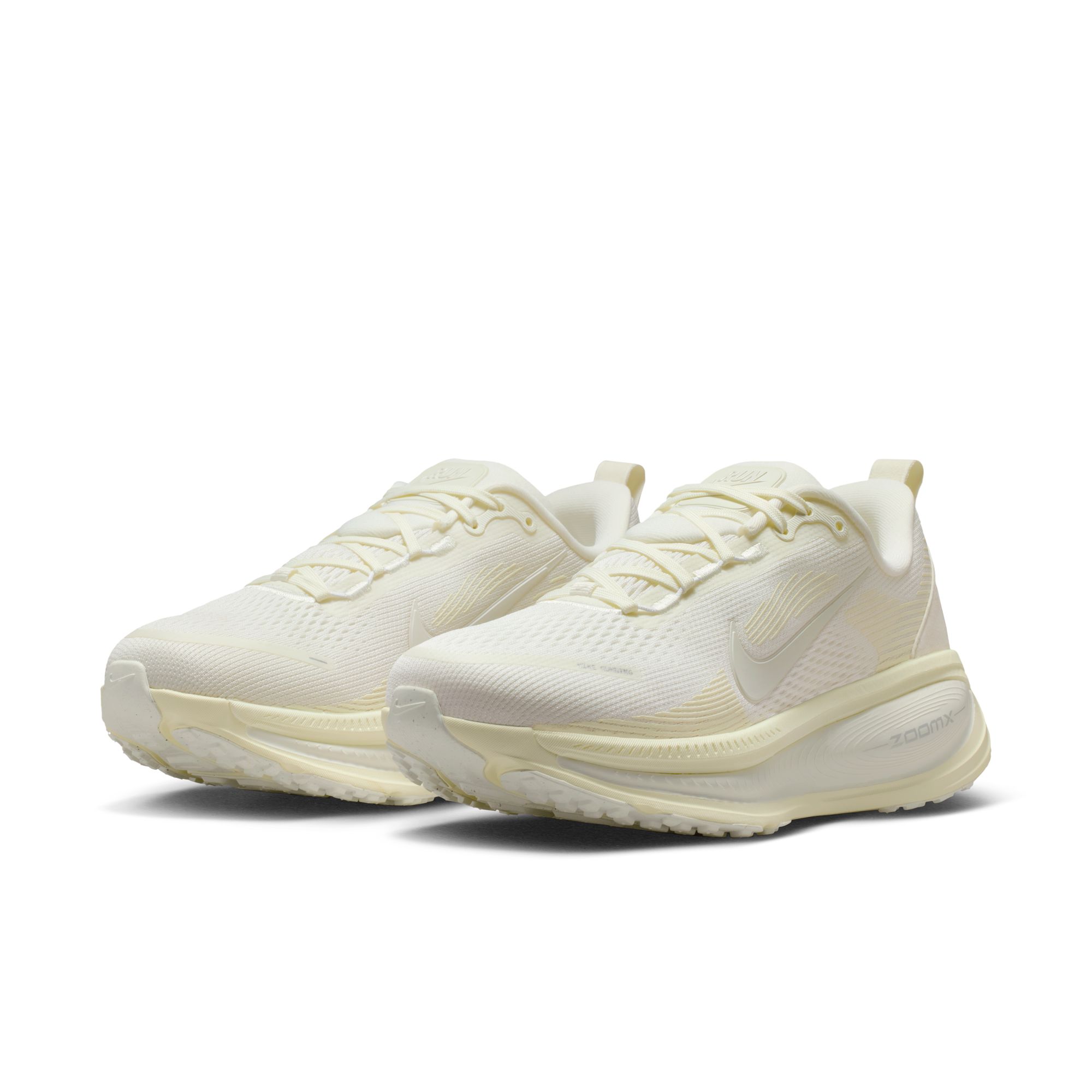W NIKE VOMERO 18 image number null