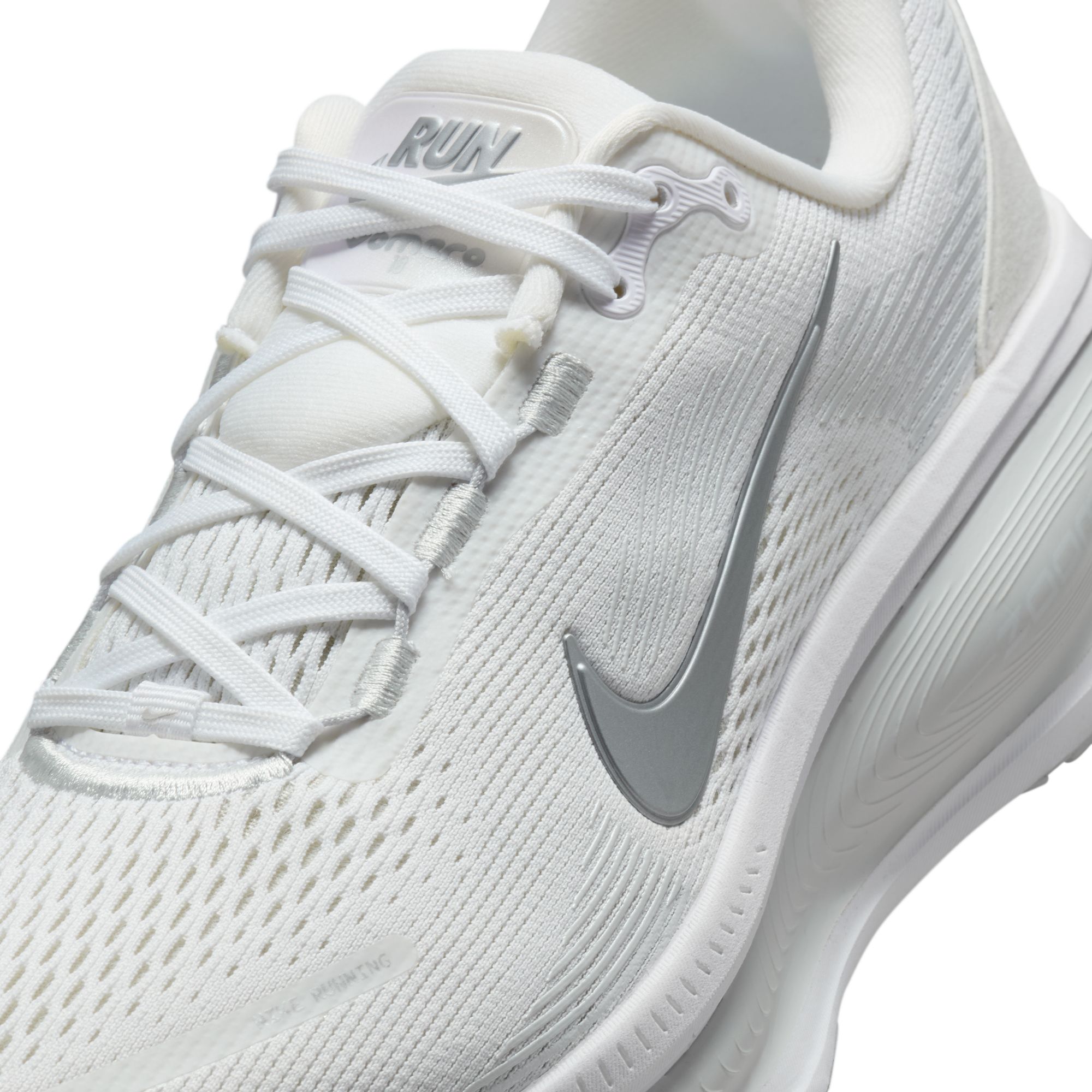 Nike Vomero 18 image number null
