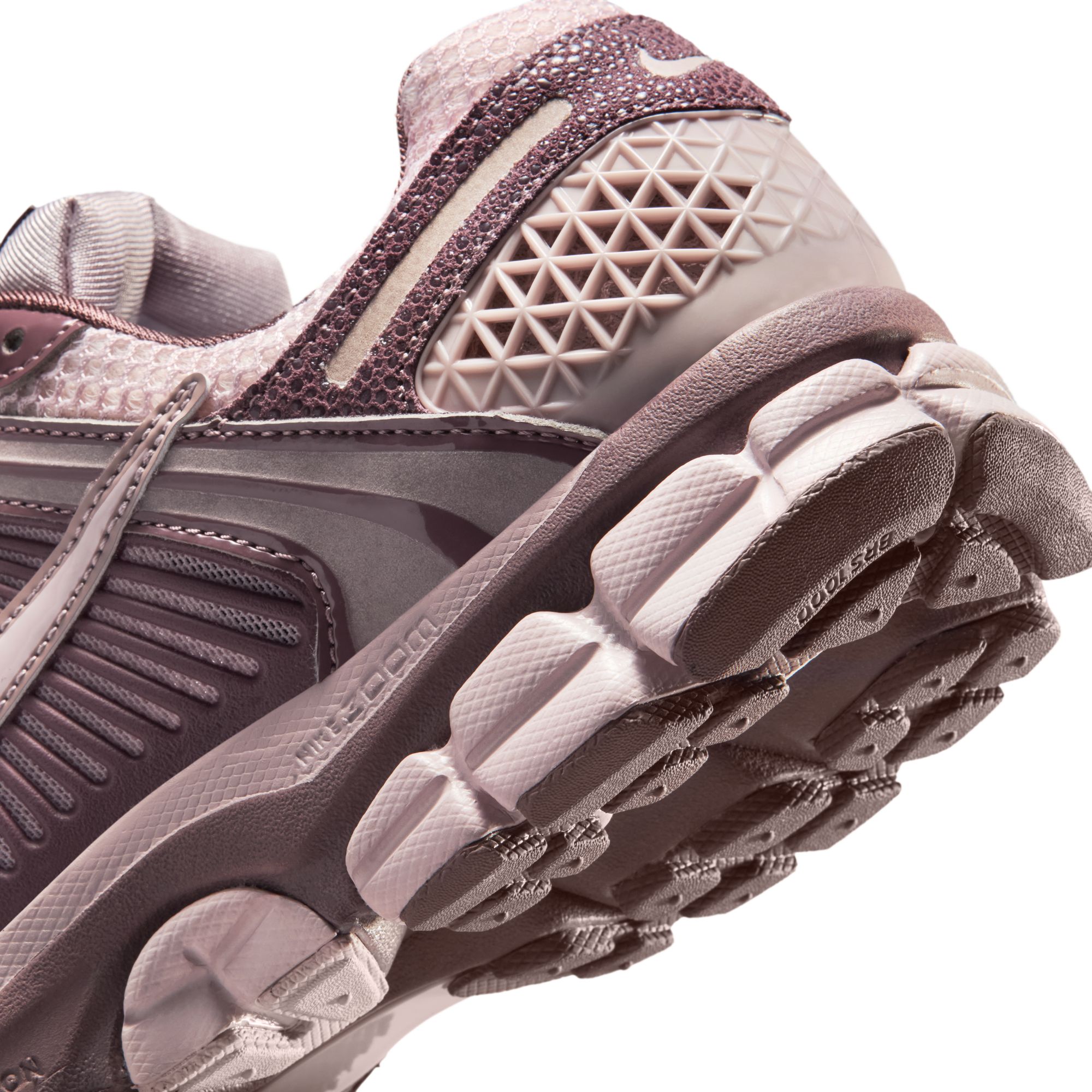 Nike Zoom Vomero 5 image number null