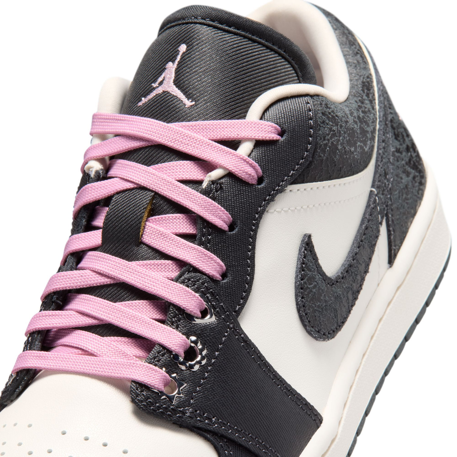 WMNS AIR JORDAN 1 LOW SE image number null