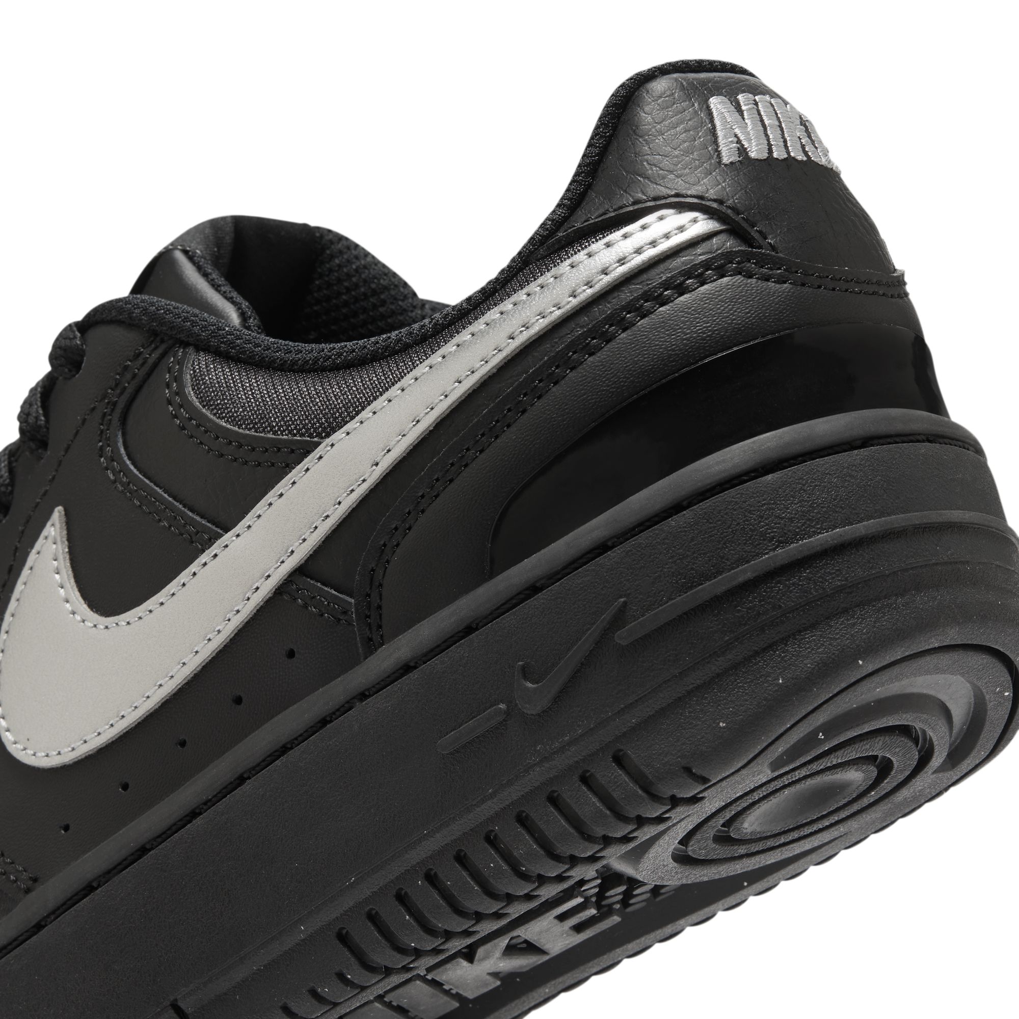 NIKE ZOOM VOMERO 5 image number null