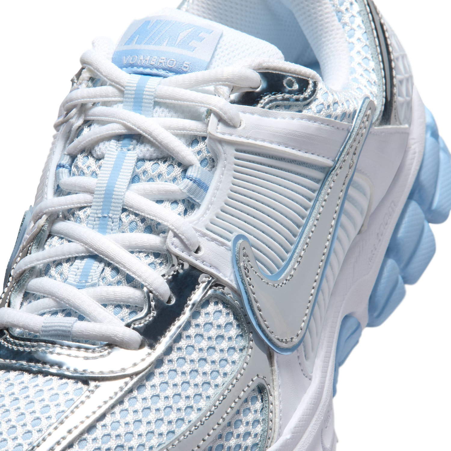 W NIKE ZOOM VOMERO 5 CHROME image number null