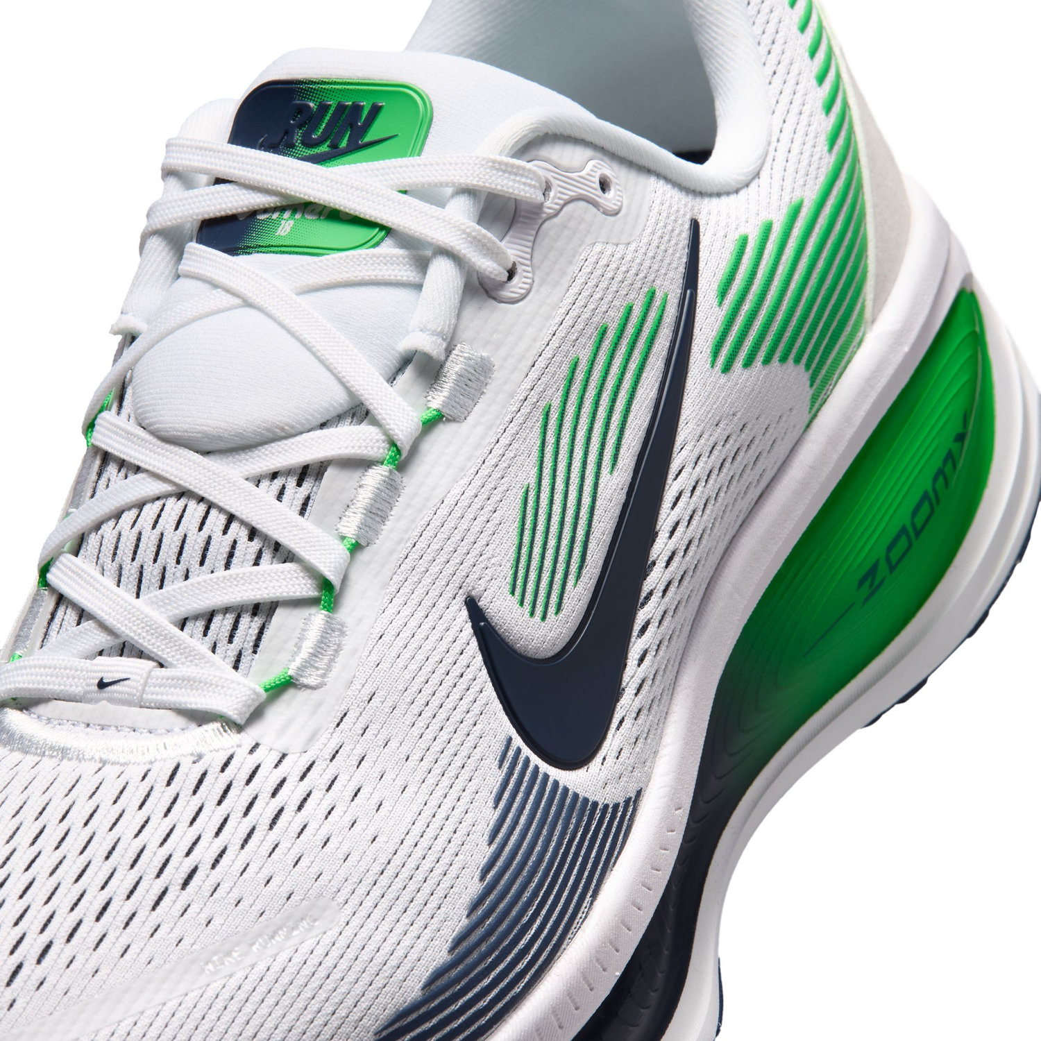 NIKE VOMERO 18 image number null