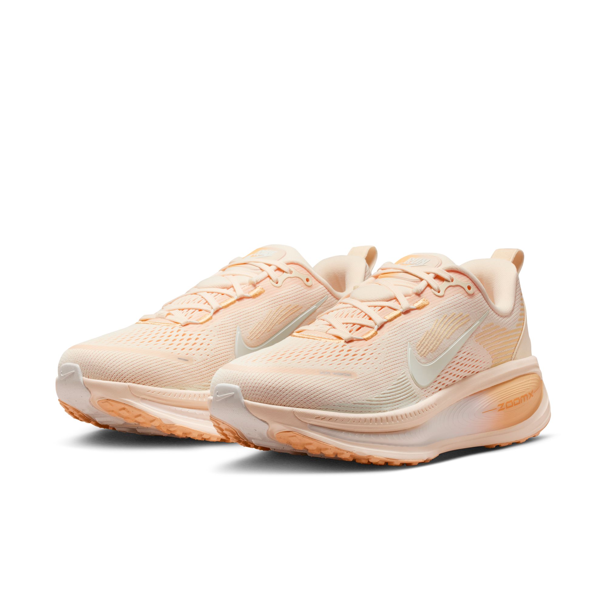 W NIKE VOMERO 18 image number null