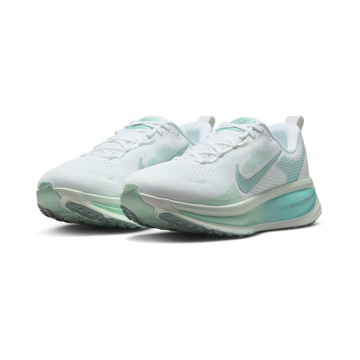 W NIKE VOMERO 18 image number null