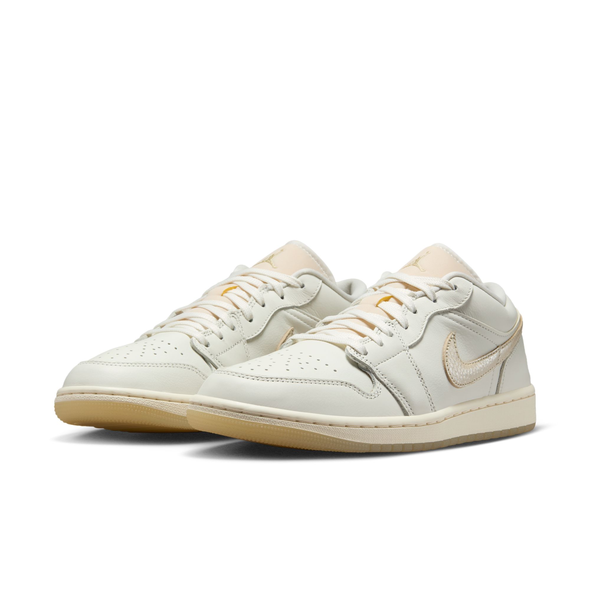 WMNS AIR JORDAN 1 LOW SE image number null