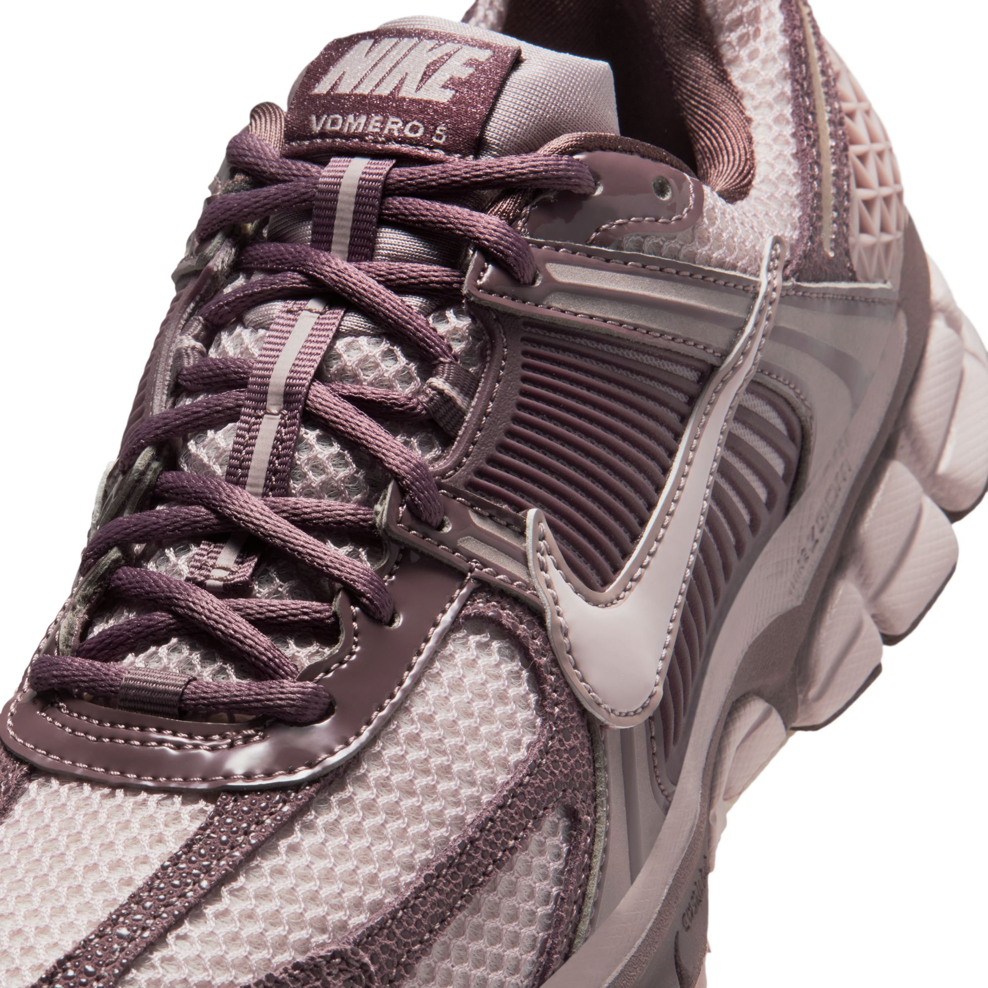 Nike Zoom Vomero 5 image number null
