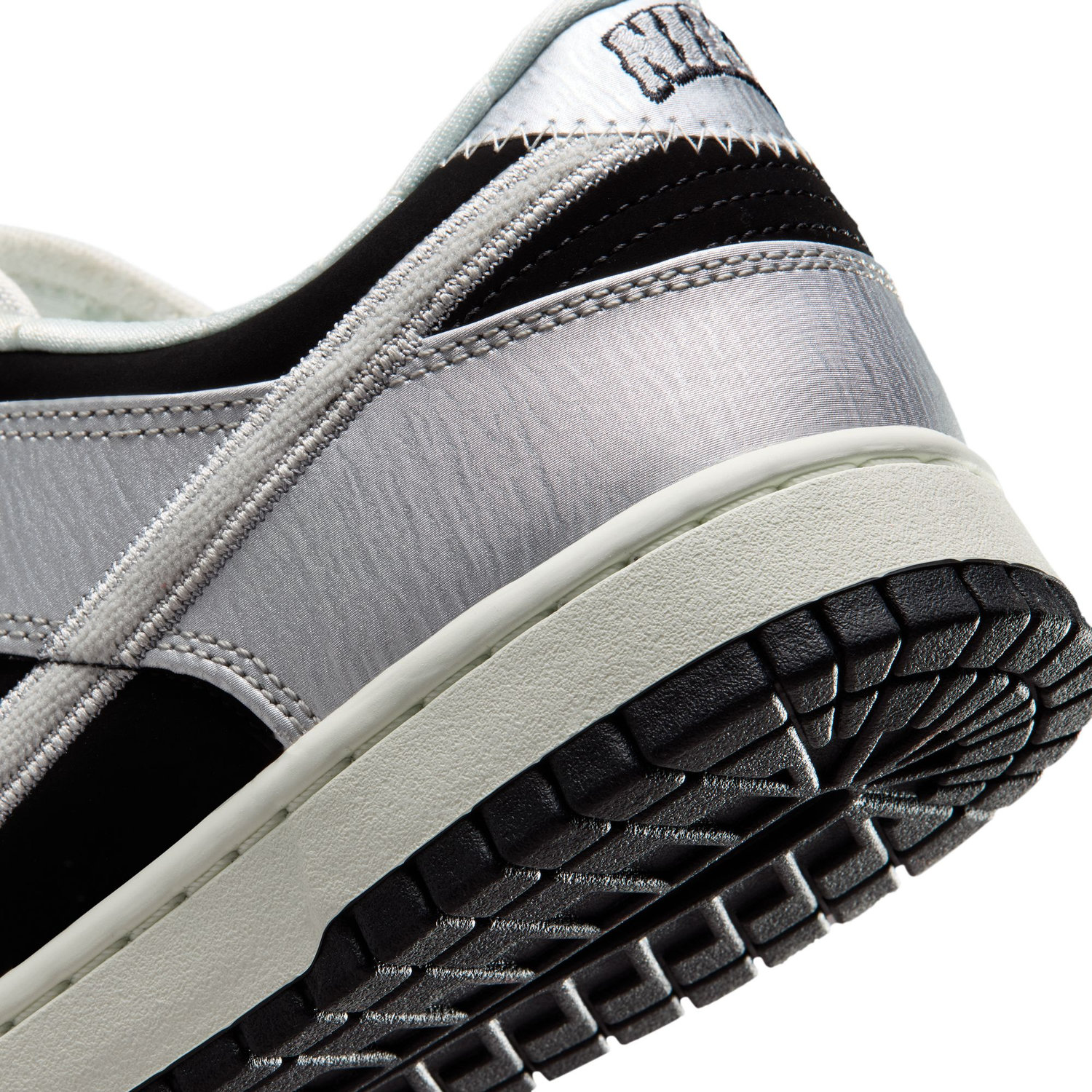 NIKE DUNK LOW RETRO image number null